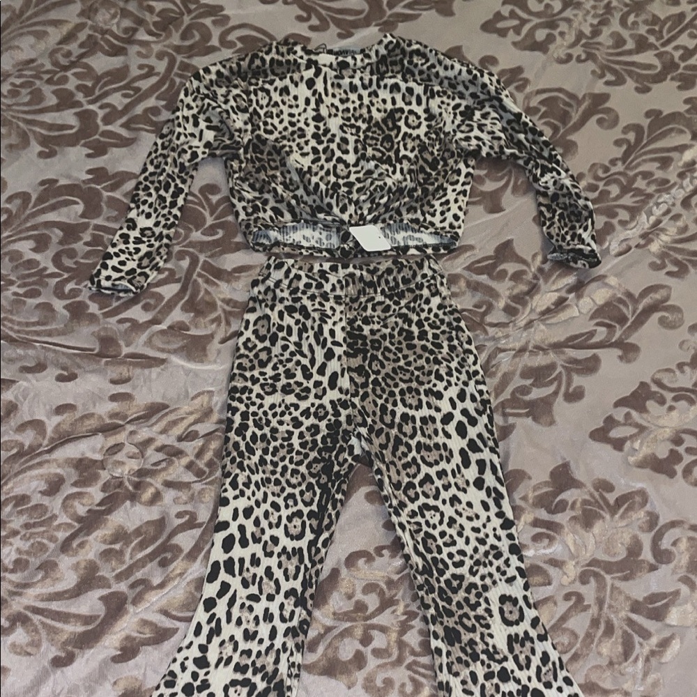 Fashionnova kids set!! Brand new!!! Tags still on!!! Size 4!!